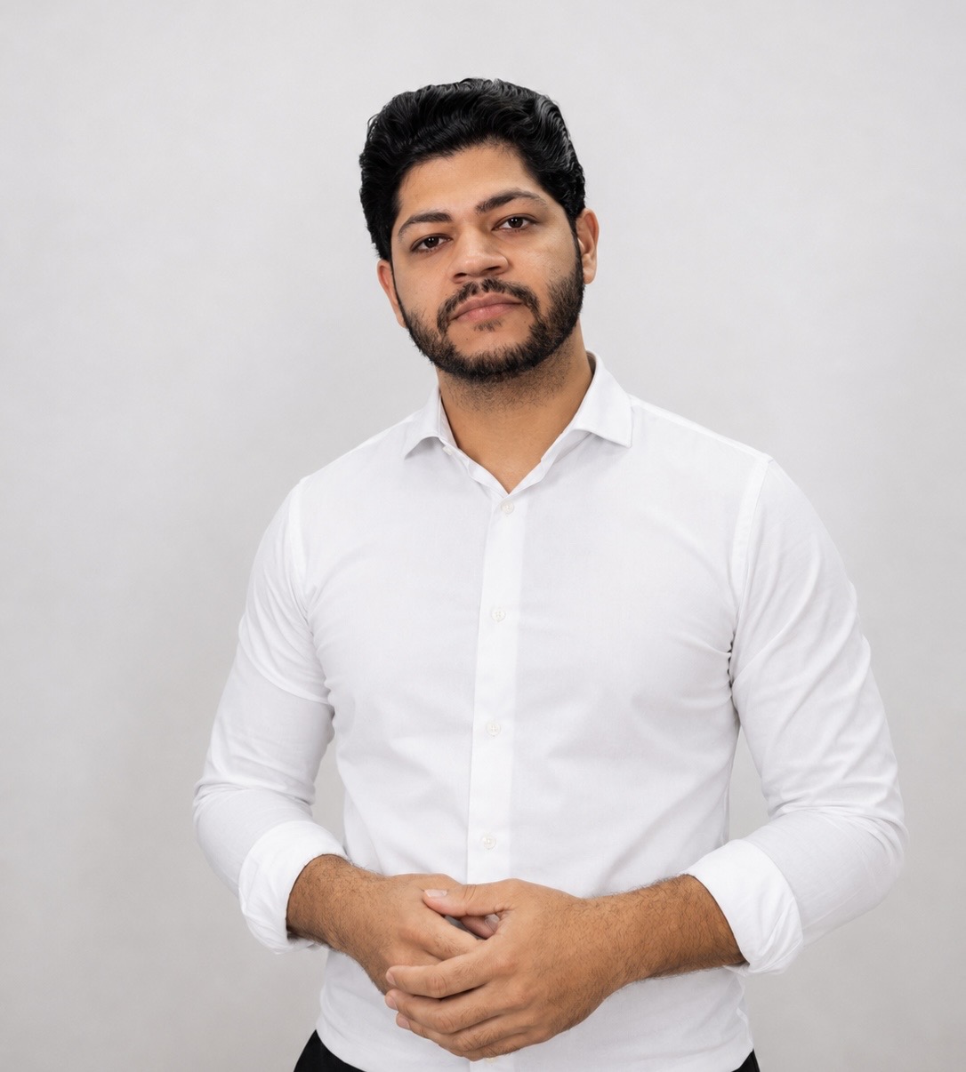Halef Silva, especialista em desondulação capilar masculina
